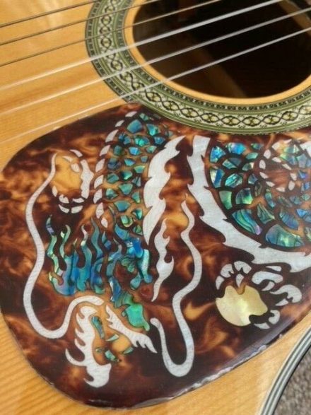 1x Acoustic guitar deluxe 2mm scratchplate pickguard teardrop dragon custom - Image 4