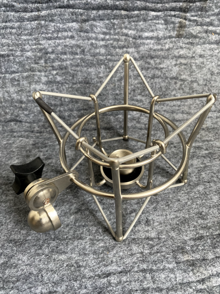 U87 VINTAGE STYLE SHOCKMOUNT MICROPHONE - Image 3