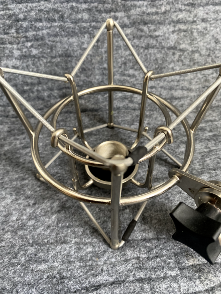 U87 VINTAGE STYLE SHOCKMOUNT MICROPHONE - Image 4